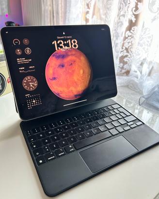 iPad Pro 11” 2022 + Apple Magic Keyboard