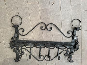 Porta bottiglie da muro