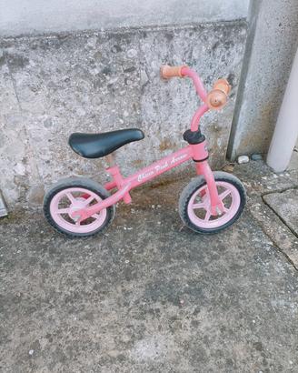 bicicletta senza pedali rosa