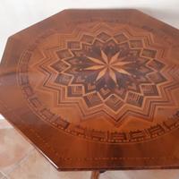 Tavolo Sorrentino ottagonale.