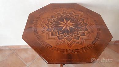 Tavolo Sorrentino ottagonale.