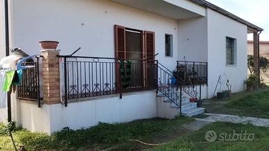 Ampia casa singola con giardino