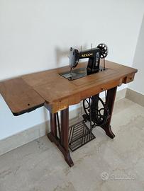 Macchina da cucire Necchi