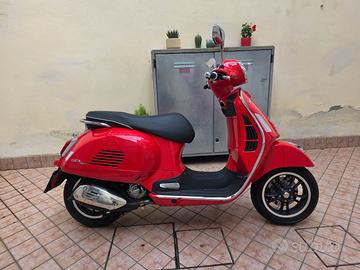 Vespa GTS 300 Super 2024