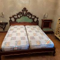 Camera letto antiquariato barocco con accessori