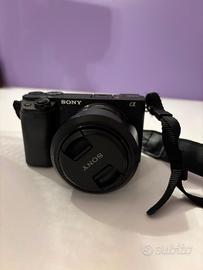 Kit Sony Alpha 6400 + Obiettivo 35mm f/1.8 + Acces