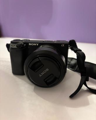 Kit Sony Alpha 6400 + Obiettivo 35mm f/1.8 + Acces