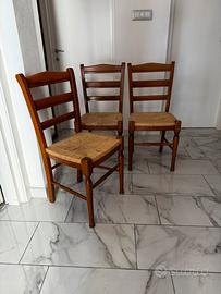 Sedie in legno con seduta in paglia