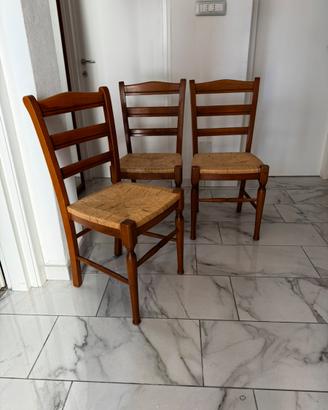 Sedie in legno con seduta in paglia