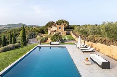 Villa di 425 m² con più di 5 locali e posto auto a