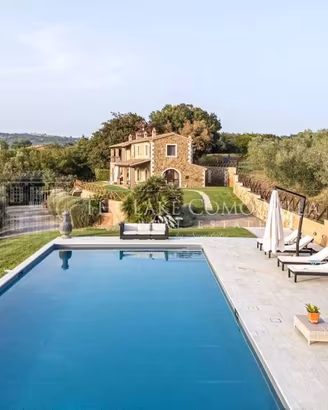 Villa di 425 m² con più di 5 locali e posto auto a