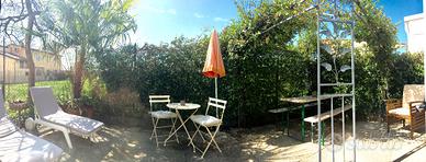 villa con giardino, ampi spazi comuni.