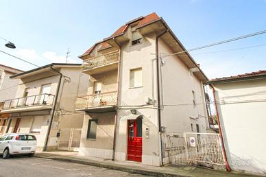 4 LOCALI A PORTO SANT'ELPIDIO