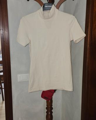 T-shirt a maniche corte con collo alto