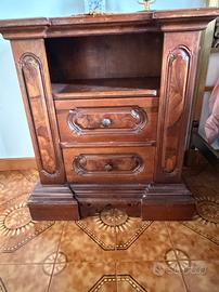 comodini antichi in legno massello 