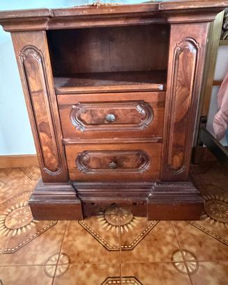 comodini antichi in legno massello