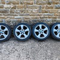 Cerchi in lega originali BMW con gomme 225/45 R17