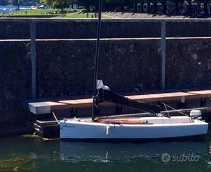 Truc 18 barca a vela con carrello e motore