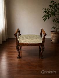 Sgabello antico in legno
