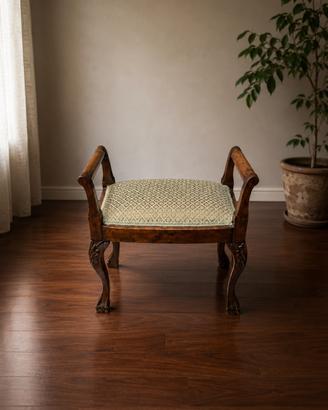 Sgabello antico in legno