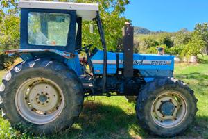 TRATTORE AGRICOLO