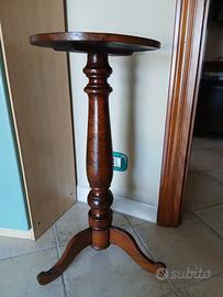 Tavolino in legno antico