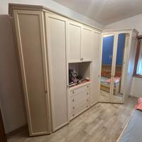 POST CHIUSO: Armadio angolare a 4 corpi