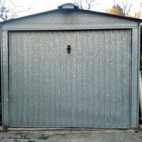 Garage box in lamiera porta basculante