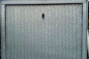 Garage box in lamiera porta basculante