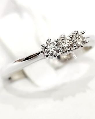 Anello Trilogy 6 griffe Diamanti Oro Bianco 18 kt