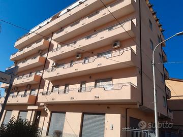 Appartamento abitabile con giardino e garage