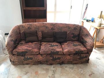 Divano tre posti di fabbricazione artigianale