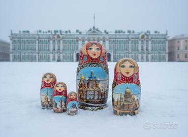 Famiglia di matriosKe a passeggio