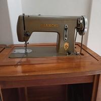 Mobile con macchina da cucire