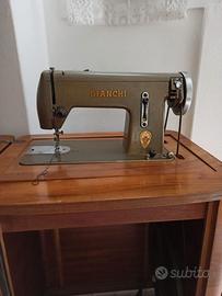 Mobile con macchina da cucire