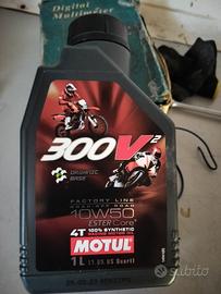 Olio Motul 300v2.    10w50 