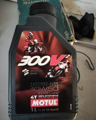 Olio Motul 300v2.    10w50 