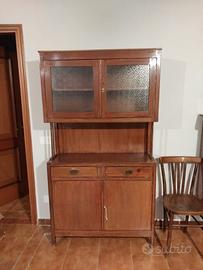 Credenza antica in legno massello.