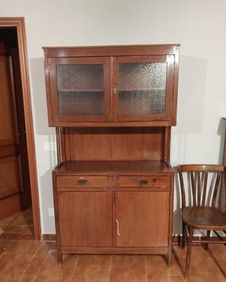 Credenza antica in legno massello.