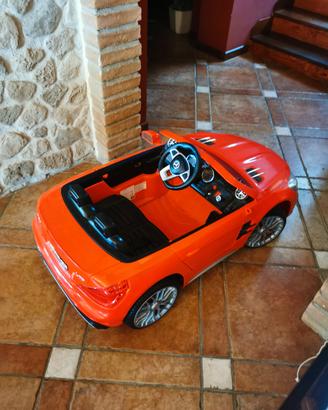 Macchina Mercedes AMG a batteria per bambini 