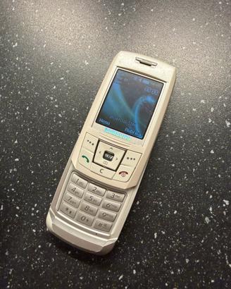 Cellulare vintage Samsung SGH-E250i - scatola