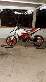 Ducati hypermotard 939