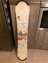 Tavola snowboard Drake Traffic 155