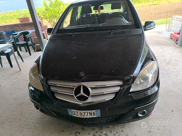 Mercedes B200 