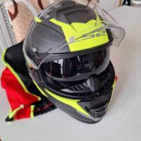 casco e guanti moto