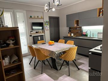 Stabile indipendente completamente ristrutturato