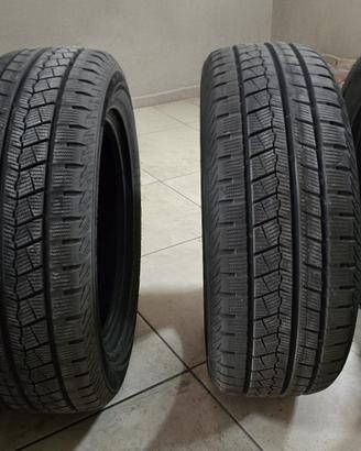 4 Gomme 215/55 R16 Invernali