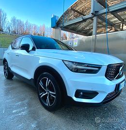 Volvo XC40 D4 RDesign 190CV FULL