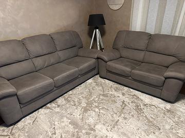 divani  a euro 300 tutti i due