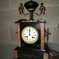 Trittico orologio da tavolo e due candelieri